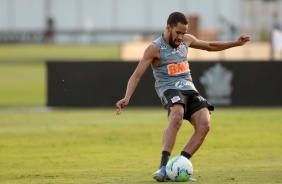 Everaldo no ltimo treino do Corinthians antes do clssico contra o Santos