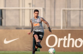 Fagner no ltimo treino do Corinthians antes do jogo contra o Santos
