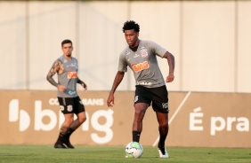 Gil no ltimo treino do Corinthians antes do jogo contra o Santos