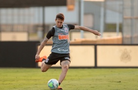 Mateus Vital no ltimo treino do Corinthians antes do jogo contra o Santos