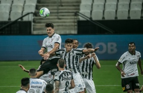 Avelar no jogo contra o Santos, na Neo Qumica Arena, pelo Campeonato Brasileiro