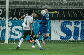 Gil e Cssio no jogo contra o Santos, na Neo Qumica Arena, pelo Campeonato Brasileiro