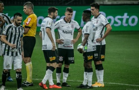 Jogadores do Timo no jogo contra o Santos, na Neo Qumica Arena, pelo Campeonato Brasileiro