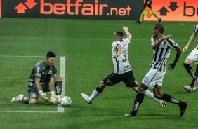 Luan no jogo contra o Santos, na Neo Qumica Arena, pelo Campeonato Brasileiro