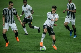 Mateus Vital no jogo contra o Santos, na Neo Qumica Arena, pelo Campeonato Brasileiro