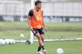 derson no treino desta quinta-feira no CT