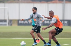 Everaldo e Xavier no treino desta quinta-feira no CT