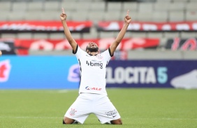 Everaldo marcou o gol do Corinthians contra o Athletico-PR, pelo Campeonato Brasileiro