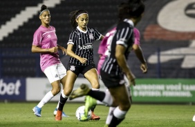 Diaby no duelo contra o Santos, pelo Brasileiro Feminino