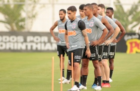 Gabriel e companheiros no primeiro treino do Corinthians sob comando de Vagner Mancini