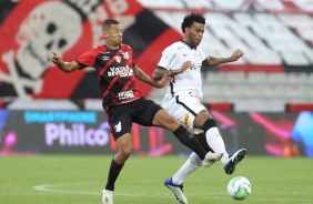 Gil no jogo contra o Athletico-PR, pelo Campeonato Brasileiro