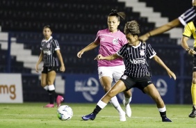 Ingryd no jogo contra o Santos, pelo Brasileiro Feminino