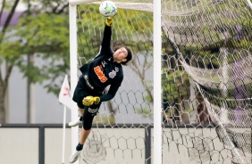 Cássio na atividade da manhã desta quinta-feira no CT