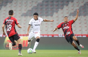 Éderson no duelo contra o Athletico-PR, pelo Campeonato Brasileiro