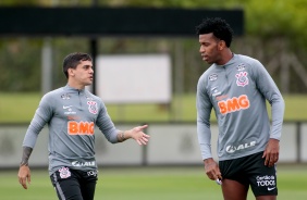 Fagner e Gil no treino da tarde desta sexta-feira no CT Dr. Joaquim Grava