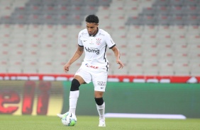 Garoto derson no duelo contra o Athletico-PR, pelo Campeonato Brasileiro