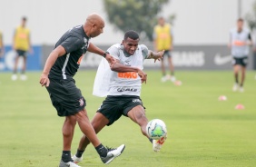 Marllon na atividade da manhã desta quinta-feira no CT