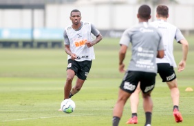 Zagueiro Marllon na atividade da manhã desta quinta-feira no CT