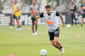Gustavo Silva na atividade da manhã desta quinta-feira no CT Dr. Joaquim Grava