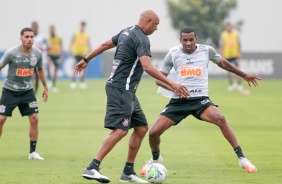 Marllon na atividade da manhã desta quinta-feira no CT Dr. Joaquim Grava
