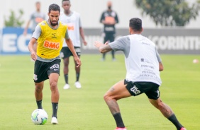 Everaldo na atividade da manhã desta quinta-feira no CT Dr. Joaquim Grava