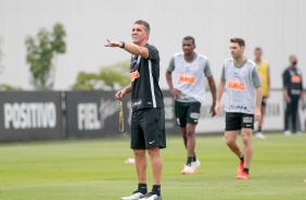 Mancini na atividade da manhã desta quinta-feira no CT Dr. Joaquim Grava