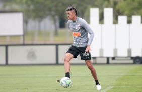 Victor Cantillo na atividade da manhã desta quinta-feira no CT