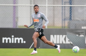 Léo Natel no treino da tarde desta sexta-feira no CT Dr. Joaquim Grava