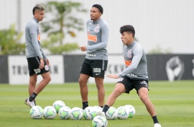 Jogadores no treino da tarde desta sexta-feira no CT Dr. Joaquim Grava