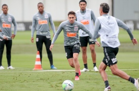 Gustavo Silva no treino da tarde desta sexta-feira no CT Dr. Joaquim Grava