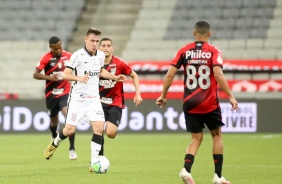 Lucas Piton no duelo contra o Athletico-PR, pelo Campeonato Brasileiro