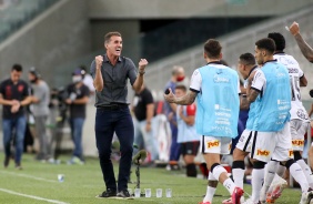 Mancini comemorando gol contra o Athletico-PR