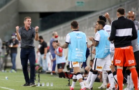 Vagner Mancini comemorando gol contra o Athletico-PR