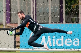 Walter na atividade da manhã desta quinta-feira no CT Dr. Joaquim Grava