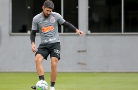 Bruno Méndez no último treino do Corinthians antes do duelo contra o Flamengo