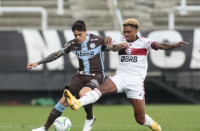 Fagner no jogo contra o Flamengo, na Neo Qumica Arena