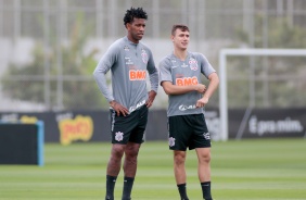 Gil e Piton no último treino do Corinthians antes do duelo contra o Flamengo