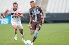 Luan no jogo contra o Flamengo, na Neo Qumica Arena