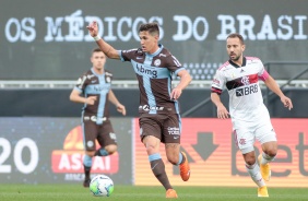 Mateus Vital no jogo contra o Flamengo, na Neo Qumica Arena