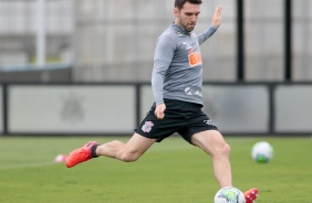 Mauro Boselli no último treino do Corinthians antes do duelo contra o Flamengo