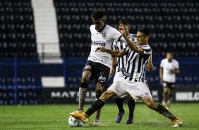 Cauê no duelo contra o Santos, pelo Brasileiro Sub-20