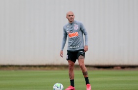 Fbio Santos j treina com elenco do Corinthians