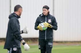 Goleiro Cssio no primeiro treino do Corinthians depois da goleada para o Flamengo