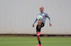 Lateral Fàbio Santos já reforça o Corinthians