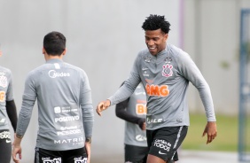 Gil na atividade da tarde desta terça-feira (20), no CT Dr. Joaquim Grava