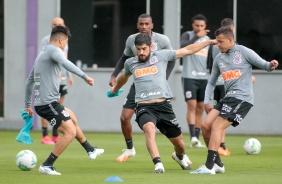 Jogadores na atividade da tarde desta terça-feira (20), no CT Dr. Joaquim Grava