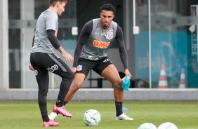 Piton e Éderson na atividade da tarde desta terça-feira (20), no CT Dr. Joaquim Grava