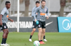 Cazares e Boselli na atividade da tarde desta terça-feira (20), no CT Dr. Joaquim Grava