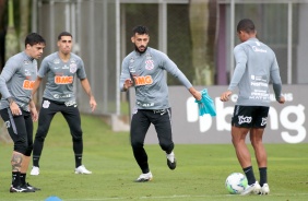 Fagner, Gabriel e Camacho na atividade da tarde desta terça-feira (20), no CT Dr. Joaquim Grava