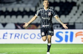 Mantuan marca o primeiro gol do Corinthians na partida contra o Vasco